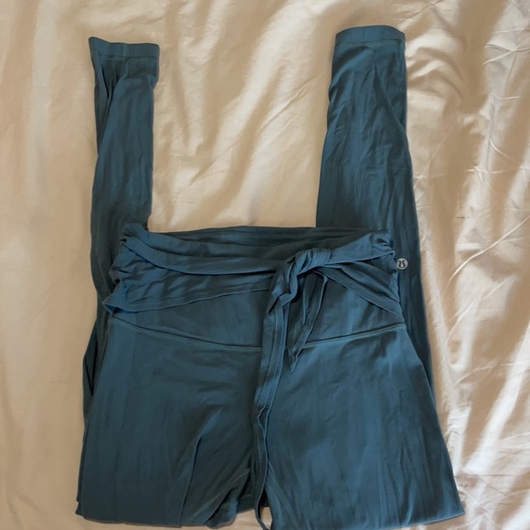 Lululemon Align Pant 28" *Wrap Waist
Blue Charcoal - Picture 6 of 7